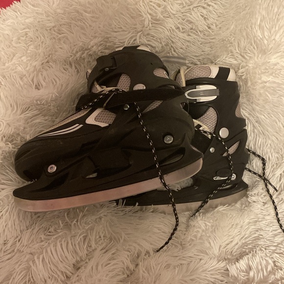 Lake Placid Summit Kids Adjustable Ice Skates, sizes 1-4 - Picture 2 of 3